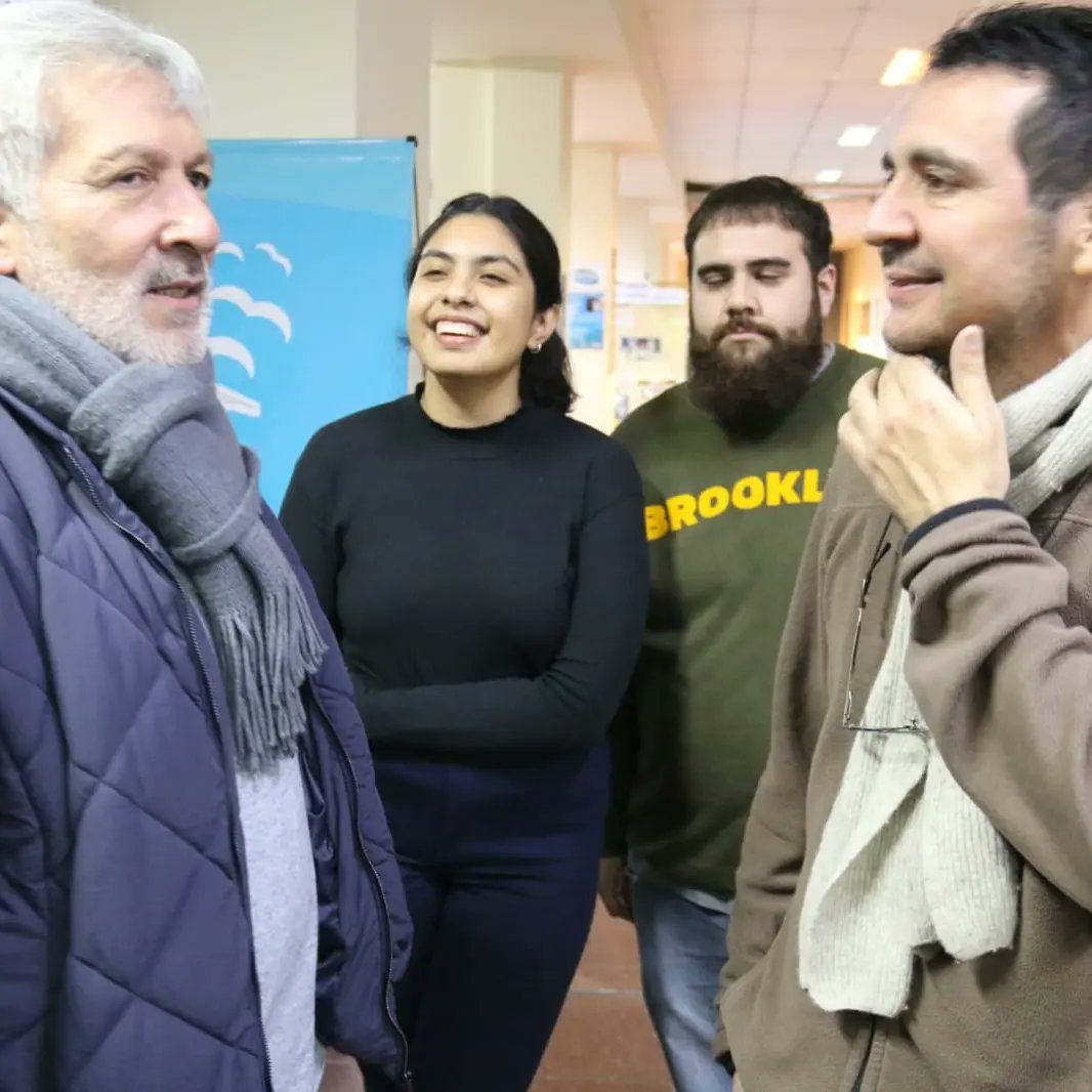 jjalvarez2003's tweet photo. Hoy en la "Feria del Libro" de la Facultad de Sociales (UBA) Hicimos un recorrido con el jefe del bloque del FDT de la Ciudad, @claudioaferreno ,Cristian Bay @MUNAP_OFICIAL, Jonathan Maidana (Vipte FUBA) y @LuPeralta17 (Pta. de CECSO)
#SomosParte 
#AlbertoPresidente https://t.co/TorFs9uXf3