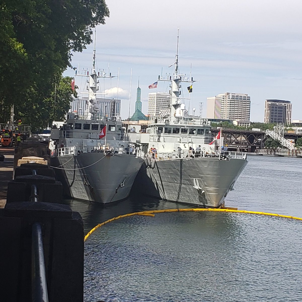 Out and about in the City of Roses. 🇺🇸🇨🇦

Hello #Portland 👋 
HMCS Ships Brandon &amp; Edmonton are in town for #FleetWeek with some of our friends from <a href="/USNavy/">U.S. Navy</a>  &amp; <a href="/USCG/">U.S. Coast Guard</a>  for the #RoseFestival. 

We're open for tours eh!? Check it out rosefestival.org