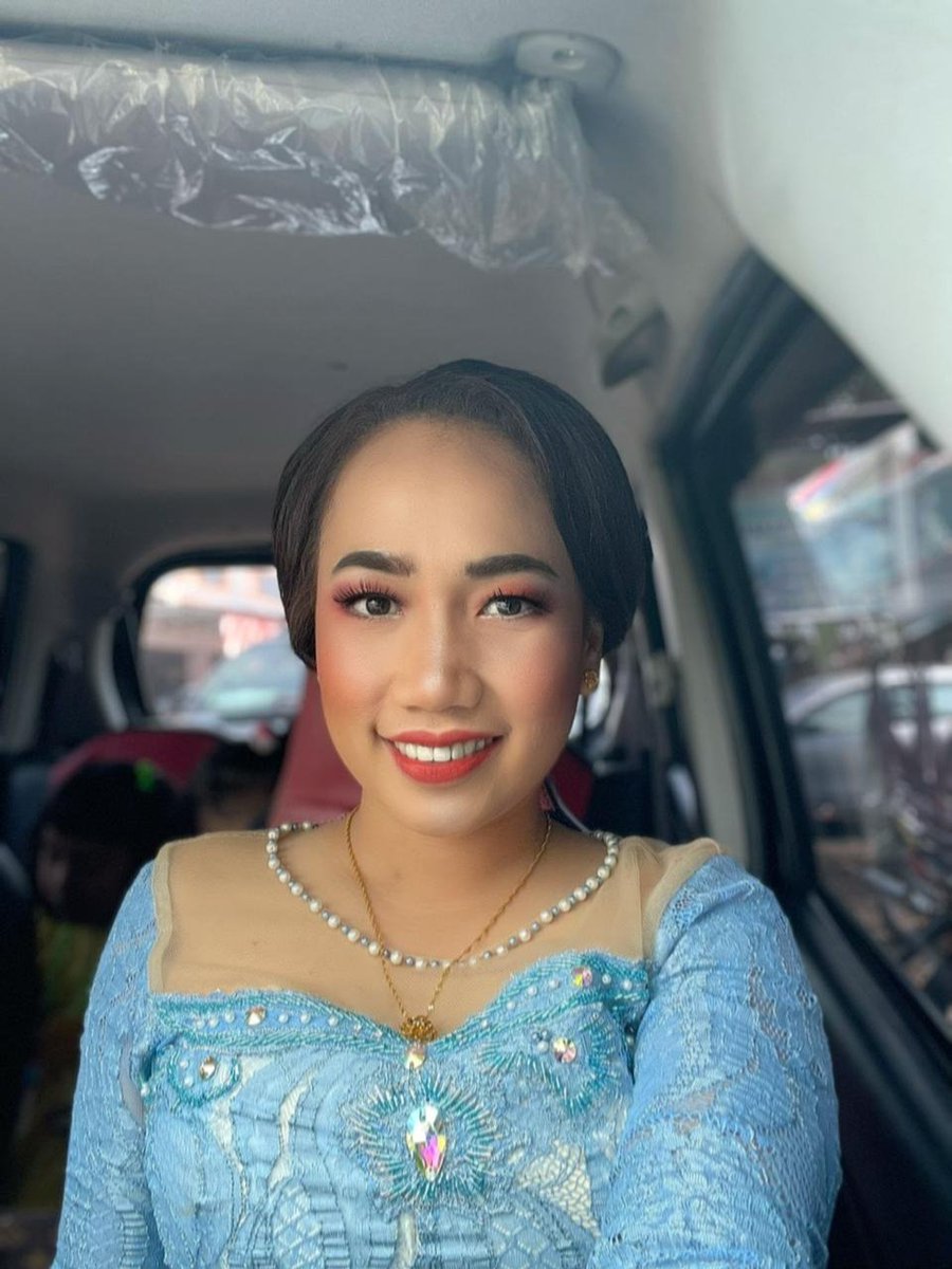 echiemupmup's tweet photo. Karena tak sempat foto, dan memang proses hairdonya belum selsai.
Akhirnya aku dikirim foto si klien ku yang baik hati 😌😊❤️ https://t.co/Cf2p33FweB