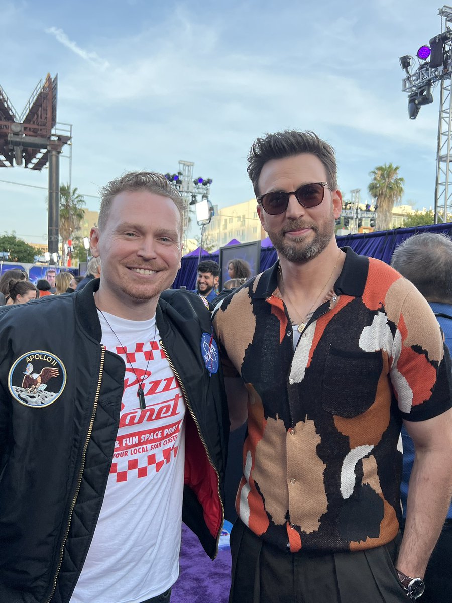 CoyJandreau's tweet photo. Surreal.
Brief chat with a fellow Boston Boy.

#ChrisEvans #Lightyear https://t.co/r08CQTtYOi