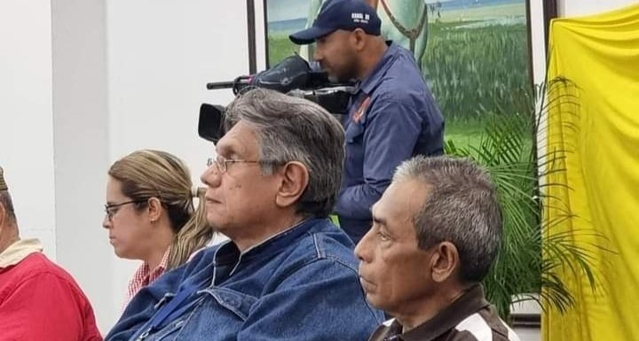 Secalimentacio1's tweet photo. #08jun🇻🇪|Este miércoles el gobernador del estado Eduardo piñate realizó rueda de prensa ante los medios audiovisuales y Auditivos, para informar y dar resumen acerca del 1er semestre de su gestión del año en curso. https://t.co/i74Rtq7QW0