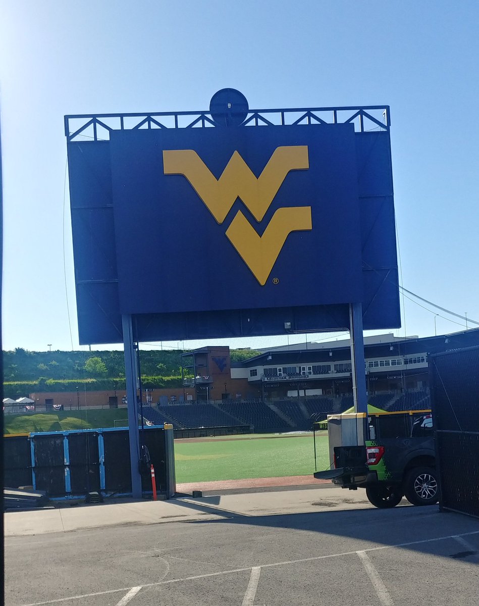 HerrodDean06's tweet photo. @DanTermine @Grow2Pro Ok, make this a point to stop w/ all your guys on the way south.......
Mo-Town ❗ Home of #WVU
#TheMon #Mountaineers
The VIEW 😍😍😍 https://t.co/Lnnj6KoUwt