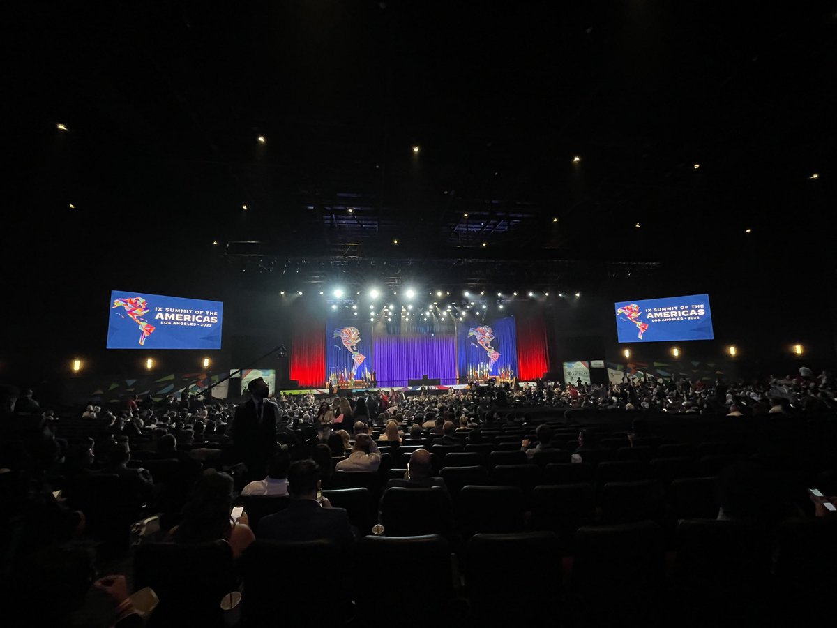 En la ceremonia inaugural de la #IXCumbreDeLasAméricas en #LosÁngeles, encabezada por el Presidente de los Estados Unidos, <a href="/JoeBiden/">Joe Biden</a>. #JuntasyJuntosPorLasAméricas