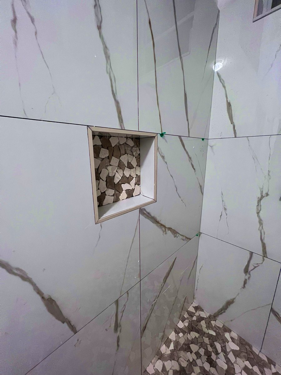 Tech247tv's tweet image. Floor and niche done. Next up is grout but that will wait until the weekend.