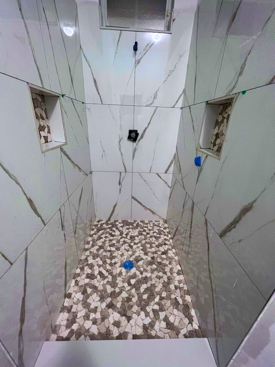 Tech247tv's tweet image. Floor and niche done. Next up is grout but that will wait until the weekend.