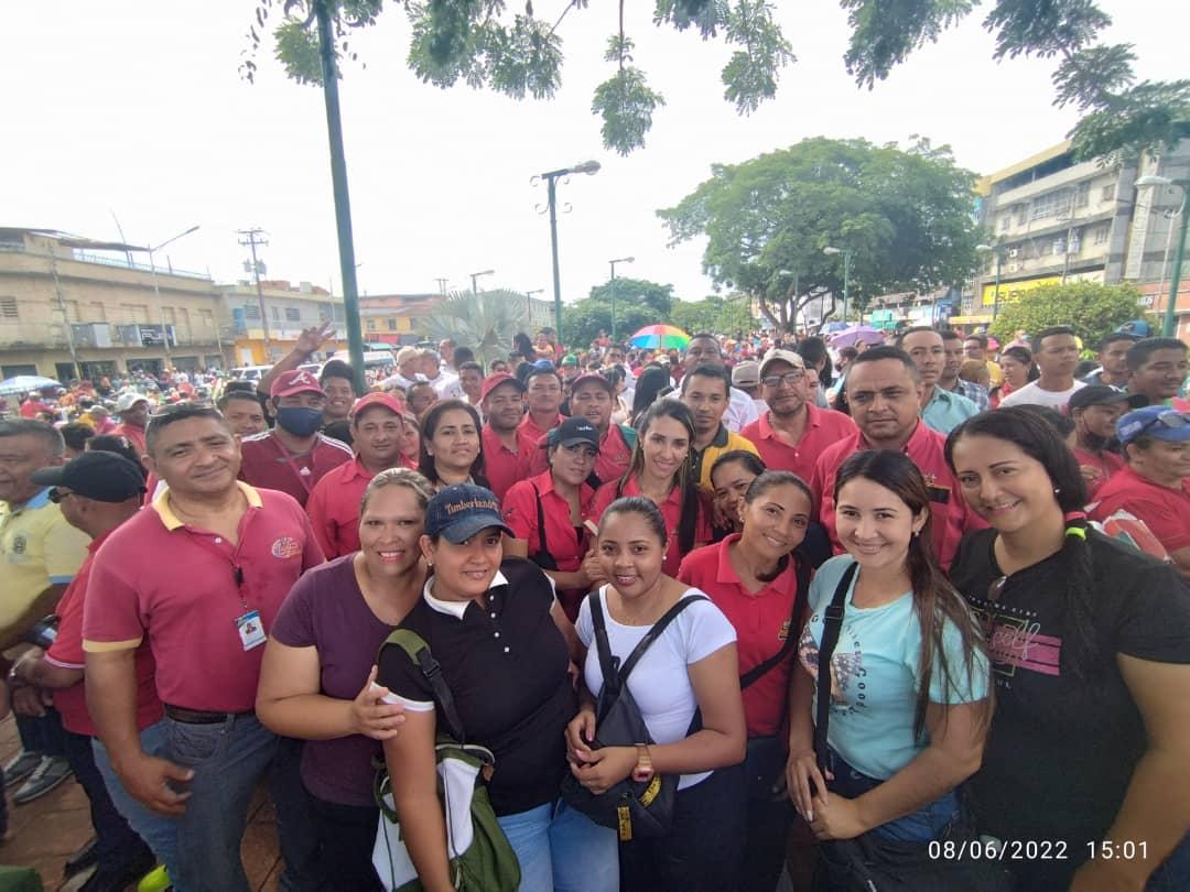 Secalimentacio1's tweet photo. #08jun|🇻🇪Con mucha euforia la tarde de hoy nos fuimos a la gran movilización junto a nuestro Gobernador Eduardo Piñate en rechazo a las agresiones emitidas por el gobierno de EEUU , con un recorrido por el paseo libertador hasta la tribuna imperialista. https://t.co/hDEU98imdI