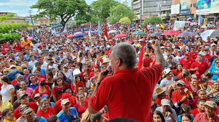 Secalimentacio1's tweet photo. #08jun|🇻🇪Con mucha euforia la tarde de hoy nos fuimos a la gran movilización junto a nuestro Gobernador Eduardo Piñate en rechazo a las agresiones emitidas por el gobierno de EEUU , con un recorrido por el paseo libertador hasta la tribuna imperialista. https://t.co/hDEU98imdI