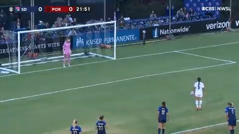 FROM THE SP⚽T! 

@sophsssmith steps up to make it 1-0 for the @ThornsFC! 👏

#SDvPOR | #BAONPDX”