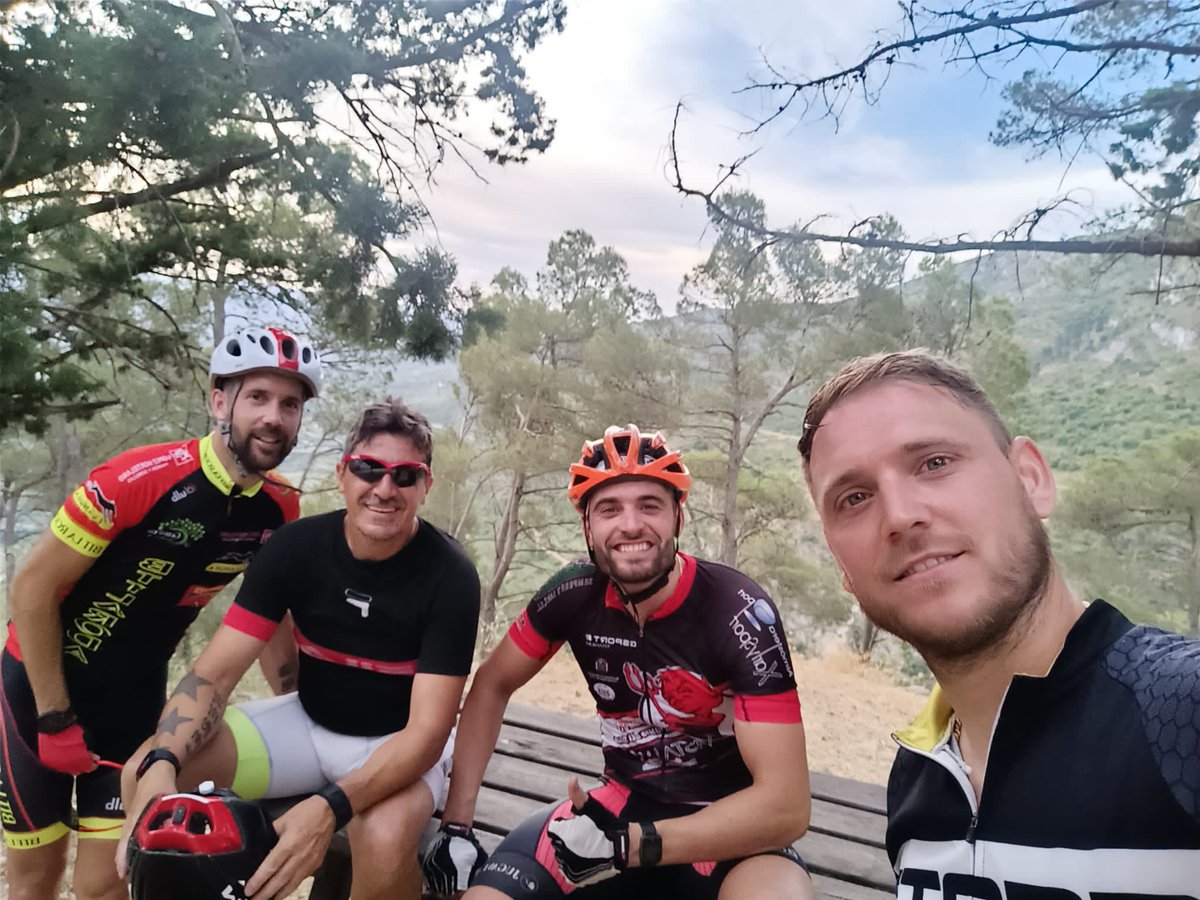 Bona ruta per el BENICADELL!! Lo millor la companyia 🚵🏻🚵🏻🚵🏻⛰⛰😅😅😅💪🏻 <a href="/javibellver/">javier bellver</a>