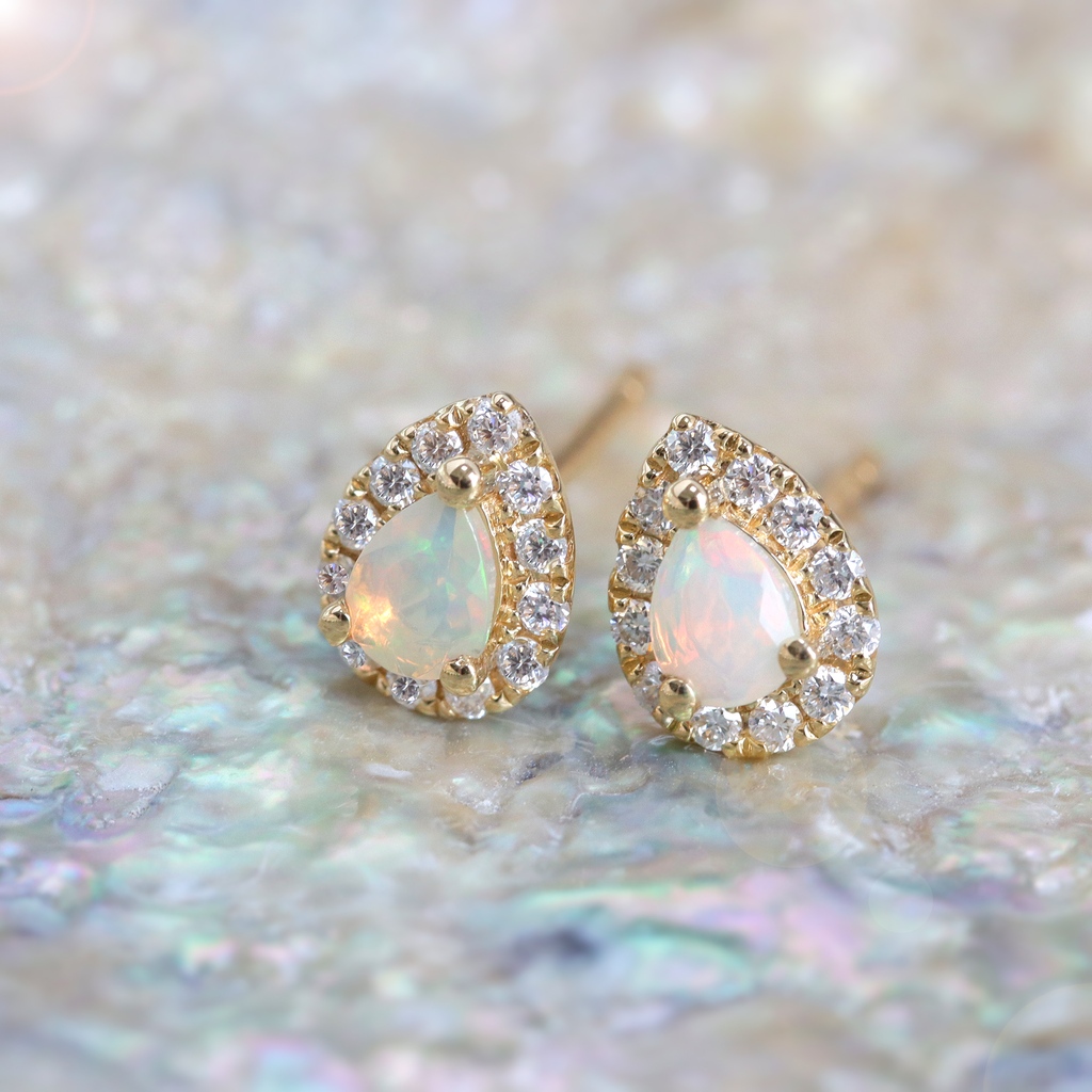 We love this dreamy combination of opals and diamonds from <a href="/Ntinga/">Ntinga</a> 😍

Set in 18ct yellow gold, these earrings feature pear shaped opals and a sparkling diamond surround.

Available from our Banbury showroom and online via the link below:

l8r.it/Ke7G