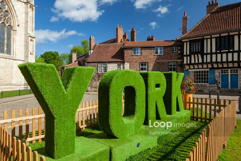 Great new set of York images from Slawek Staszczuk - day and night shots bit.ly/3tmaBJZ #york #NorthYorkshire #heritage #historic #traditional #minster #signage #green #stockimages
