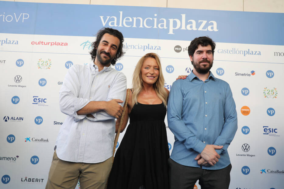 agenciaseo_eu's tweet photo. Ayer https://t.co/0EoqHRJFhP estuvo en la celebración de los ¡12 años de @valenciaplaza!
Muy contentos de poder compartir este momento y de formar parte de esa trayectoria de éxitos. 🚀
Enhorabuena a todo el equipo y a los premiados en la gala del #12aniversarioVP.
📸 VP https://t.co/owmYVFZKMd