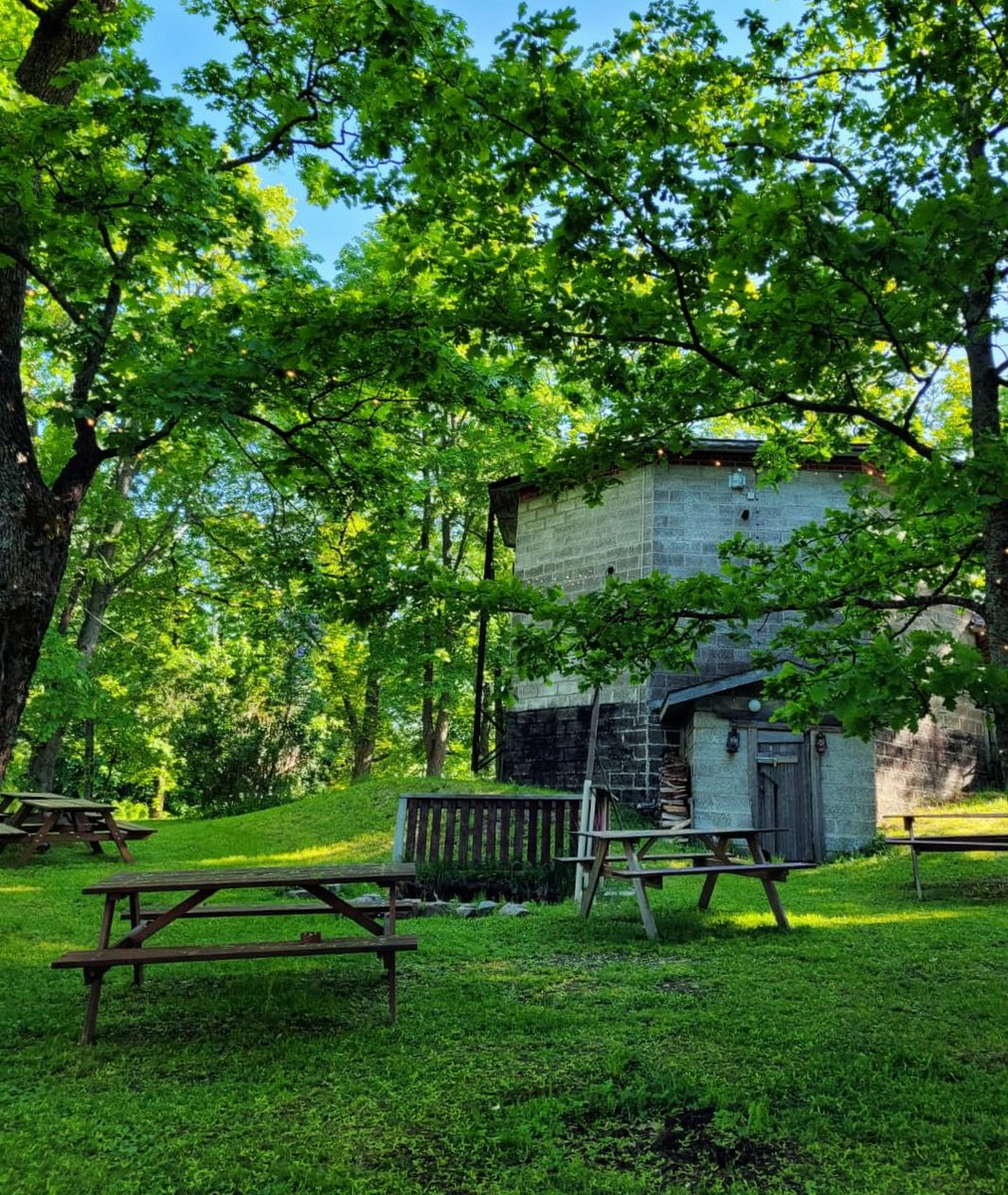 Tänään perhepalveluiden esihenkilöiden kesäkokouksessa Backaksen kartanolla. Teemana ihmislähtöinen toimintakulttuuri. Puhujana Taina Semi; "Eipäs tuoteta ihmisiä palveluille vaan palveluita ihmisille". #töissävantaalla