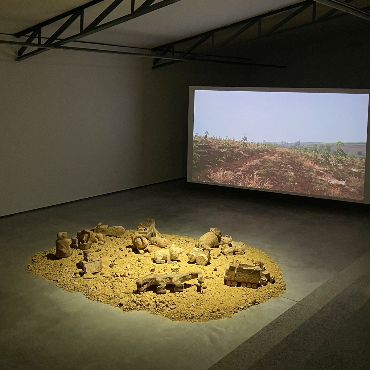 ดีมากกกก ที่เชียงใหม่ก็มีพิพิธภัณฑ์ให้ดูเน้อ  ชื่อว่า maiiam (ใหม่เอี่ยม) ใครไปเที่ยวแนะนำต้องไปเดิน มีงานจัดแสดงให้ดูเยอะ พื้นที่กว้างมากๆ เดินดูนั่นดูนี่ไปเรื่อยๆ โคตรเพลิน ค่าเข้าก็ไม่แพง มุมถ่ายรูปก็เยอะ