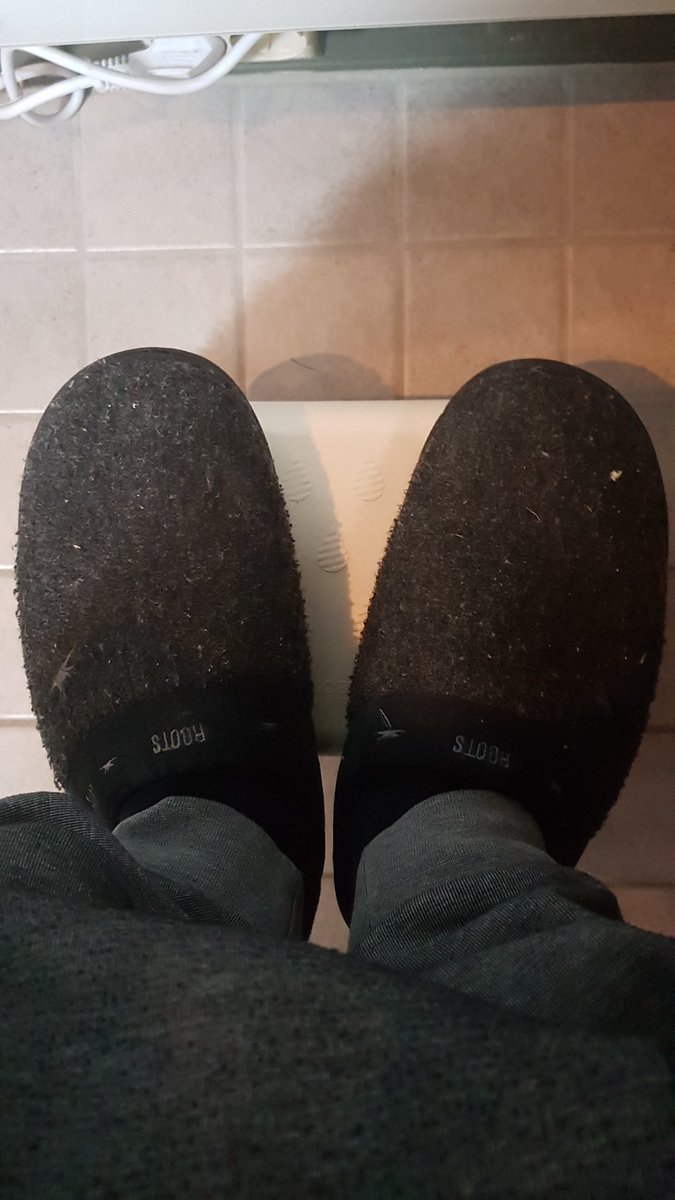 sticobra's tweet photo. Two days ago we had summer and I was swimming in the sea, but today: On with las zapatillas!
🇧🇻 https://t.co/PDQckh8dOv