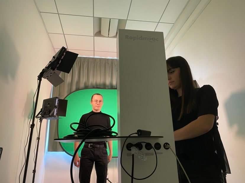 Projet #RefWar tweet media