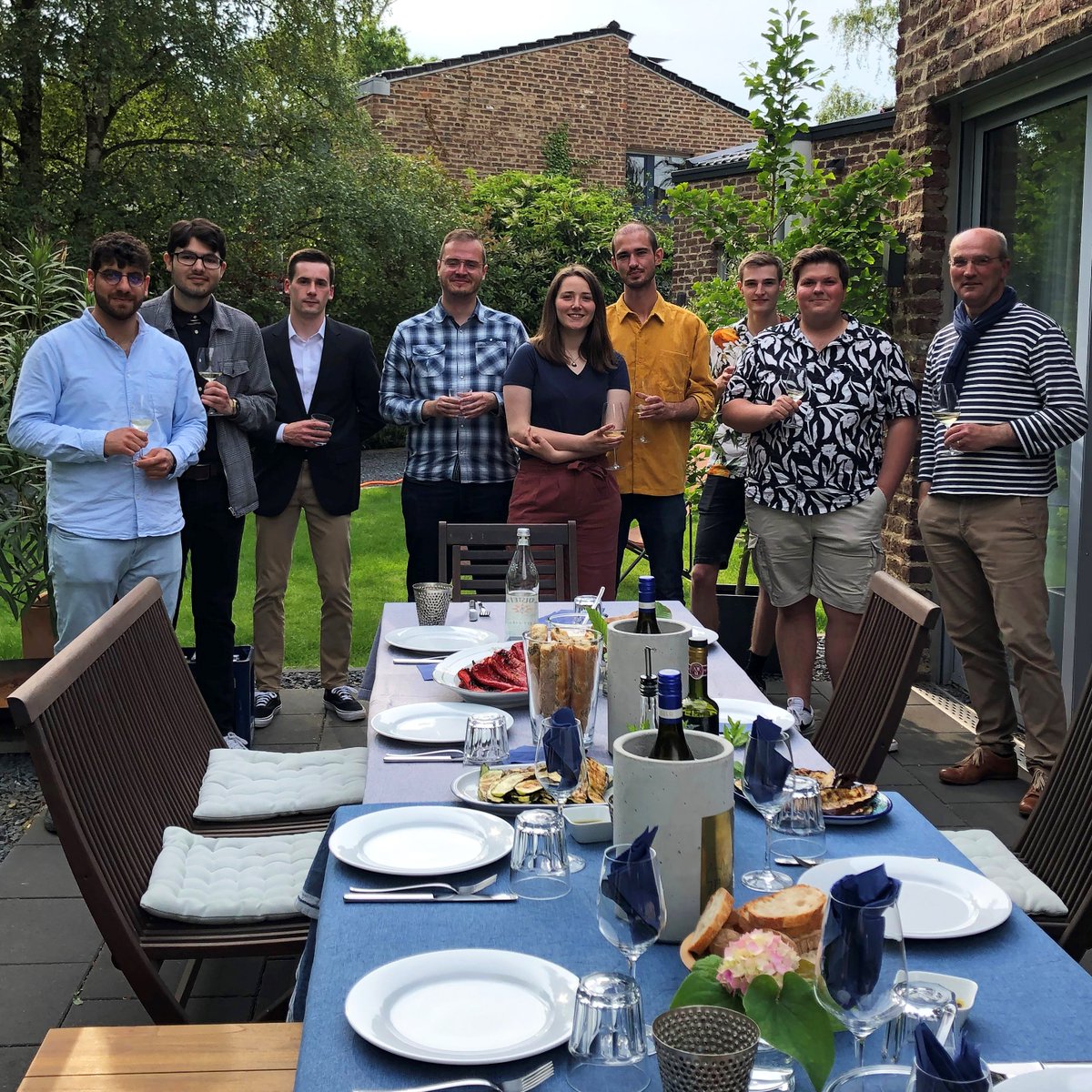 When the Rector comes by for dinner... 🍴😀 At the last <a href="/rudirockt/">rudirockt</a> event in Aachen, rector Ulrich Rüdiger (on the right) very much enjoyed the tasty offerings. 👍

#RWTH #Aachen #rudirockt #dinner #university