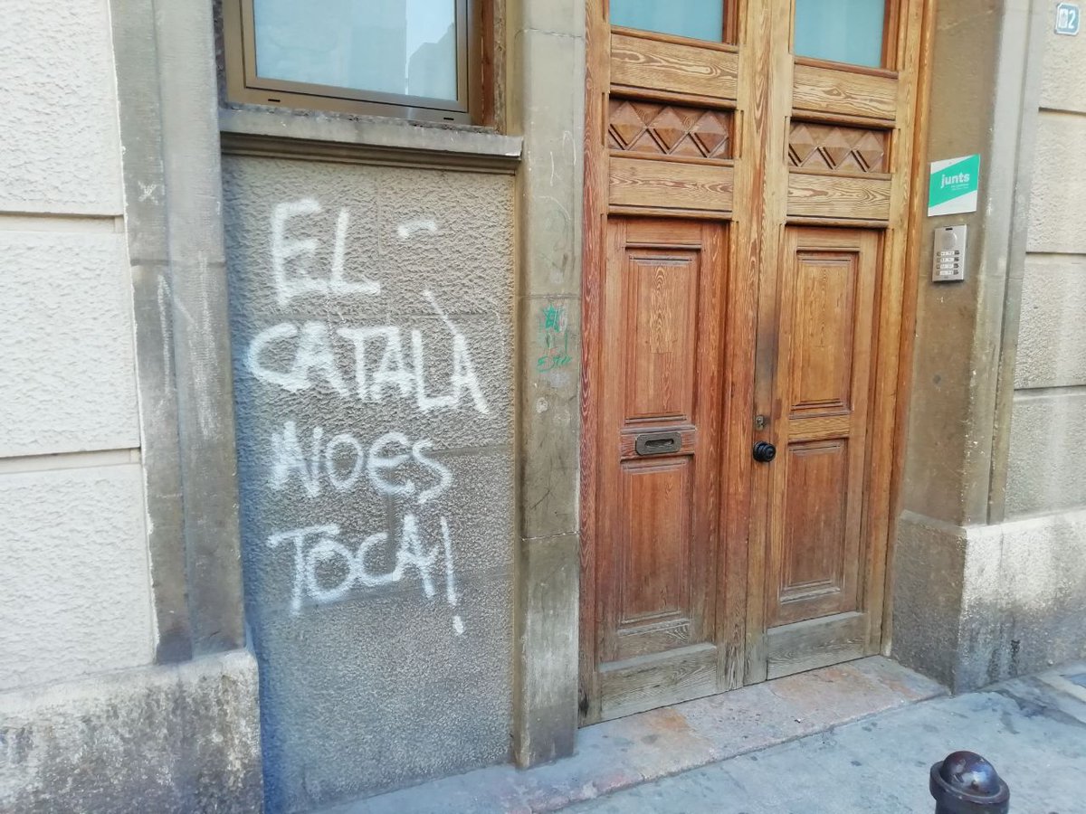 Endavant_BCamp's tweet photo. 🔴 Els partits dels governs del Principat i l'Estat espanyol han aprovat la llei per carregar-se la immersió lingüística.

✊🏽 Defensem el català, aturem l'ofensiva espanyolista.

@ERCReus @juntsxreus2019 @govern https://t.co/UWF7KMtZwh