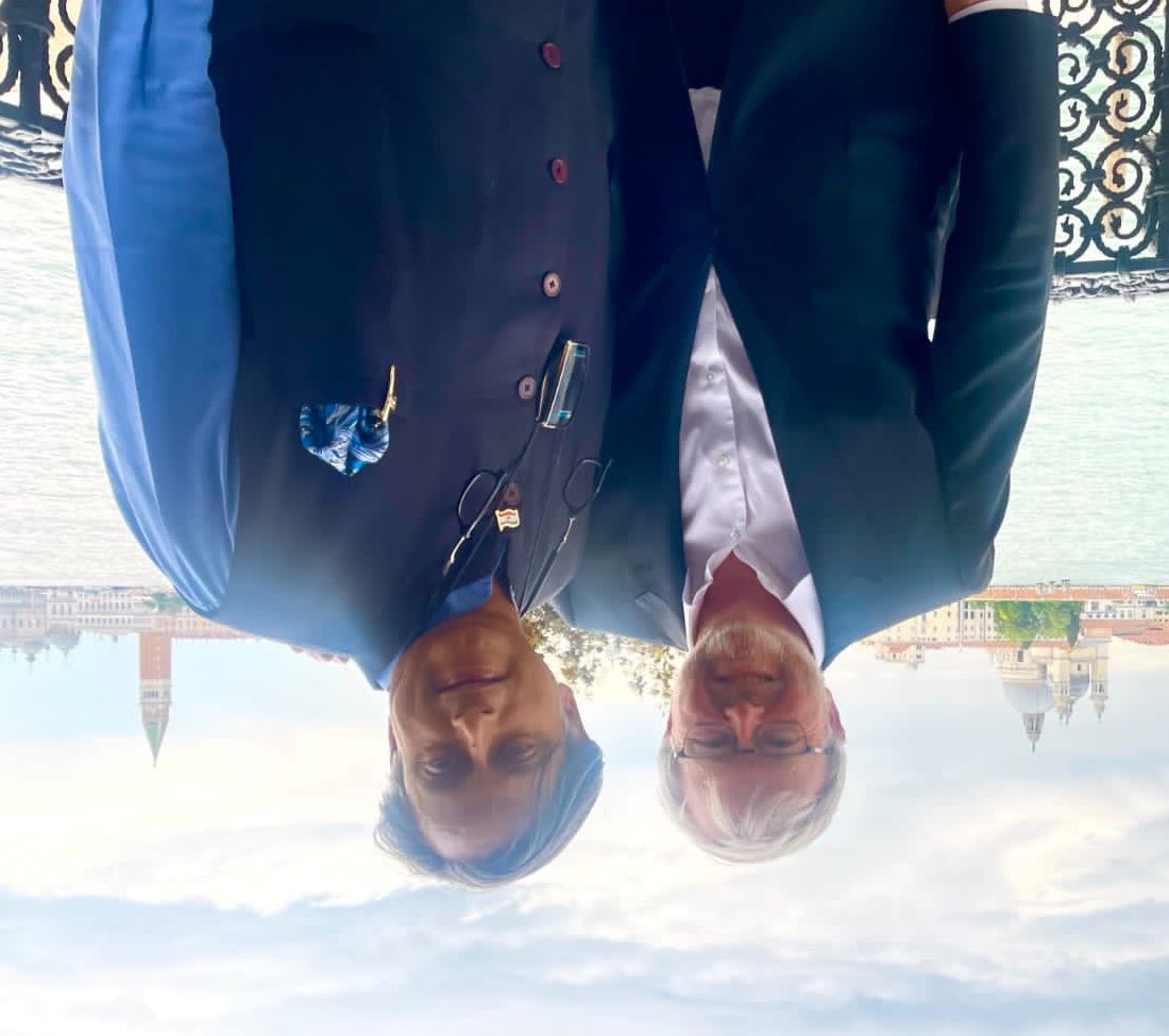 BefittingFacts's tweet photo. .@shashitharoor tweeted these pics from Venice in which national flag pinned to his jacket was upside down, so I fixed it. https://t.co/ZC3HRgZetx