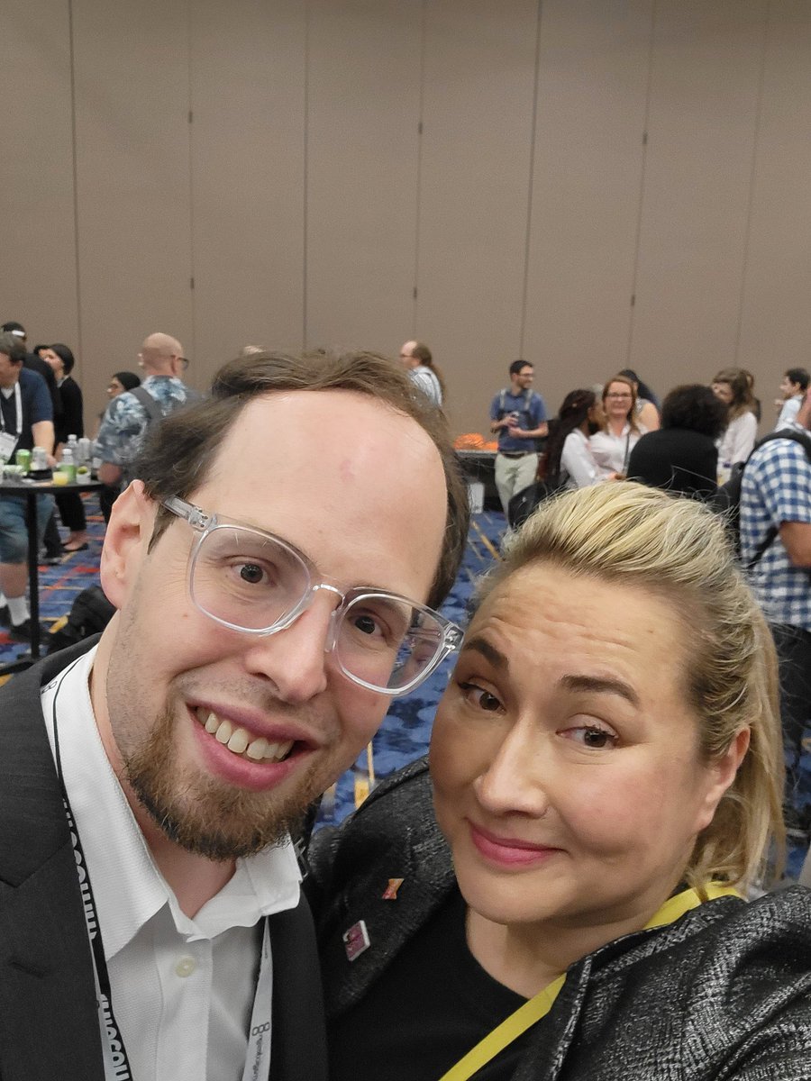 DanFerrisiEdit's tweet photo. Time for the full #avselfie dump! What an amazing first day of #InfoComm22!
@thesmoothfactor @AVshoeQueen @missdr_williams @mattdscott @noreenesson
#avtweeps #flatmatt (1/2) https://t.co/ApLZomUary