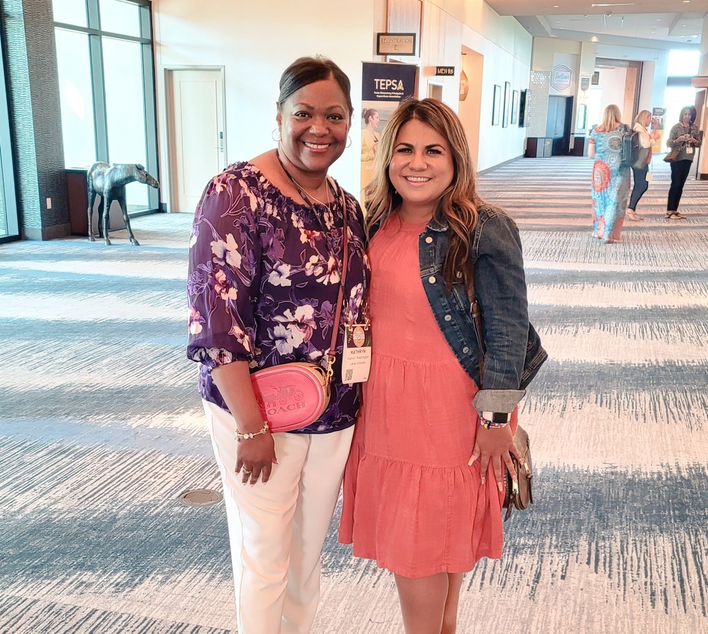 Drkathrynwash7's tweet photo. 🥰More friends at awards reception!!! Celebrating life🥳‼️#WeLeadTX @TEPSAtalk #tepsa2022 https://t.co/gPTVyqzUc4