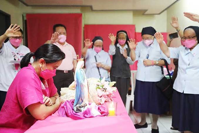 hitman531ph's tweet photo. All those prayers and blessings did nothing for her. It simply is not God’s Will. Of course not. Her only reason for running is to stop a Marcos and Duterte from winning and to end such brand of leadership. That didn’t end well for her and Kiko. https://t.co/XtzWp3XGym