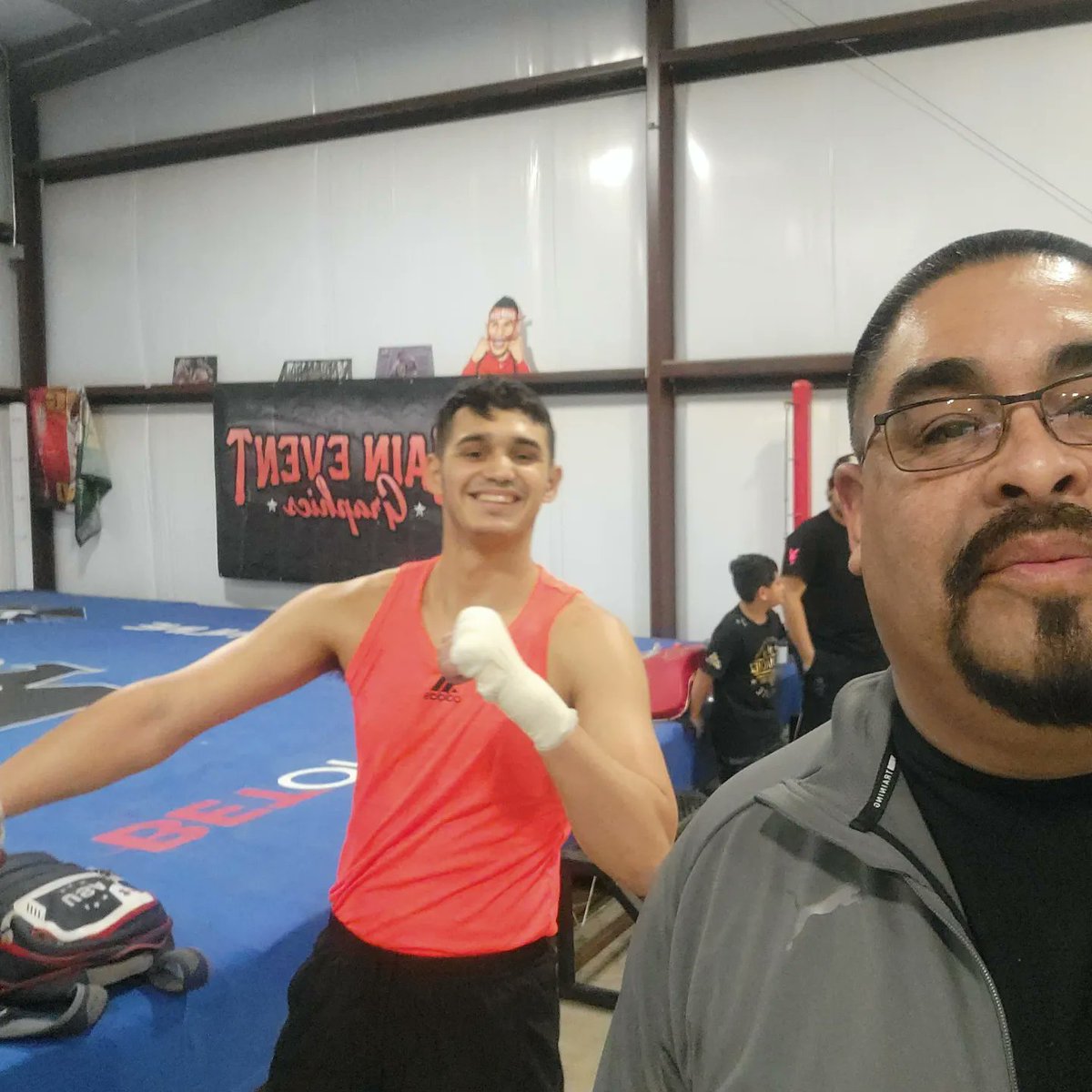 BoxingVitals's tweet photo. The Pirde of the Valley and future world Champion #EvanSanchez fights this weekend on the #MunguiaKelly undercard vs #CarlosOrtiz 🥊 #boxing
@evansanchez_98
@touchumup
@eaner0919
@DXbehindthemic
@GoldenBoyBoxing https://t.co/gUDOVf22vR