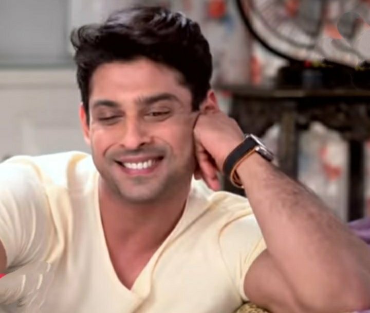 JhumeTahamina's tweet image. Kisine mujhe compliment diya hai... &quot;You are a good listener&quot;...
Aur main ne unki sirf wahi line bohot dhyan se suna, aur maan bhi gayi😌😉

Sahi kiya na Baba😜
#SidhartShukla #SidHearts @sidharth_shukla