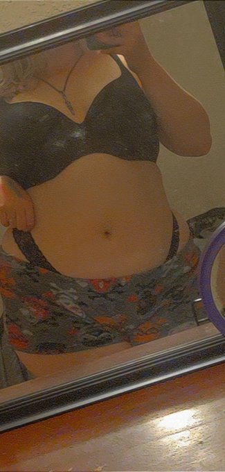 Bored and horny lets see who wants to play https://t.co/wYQ0DzMWWU