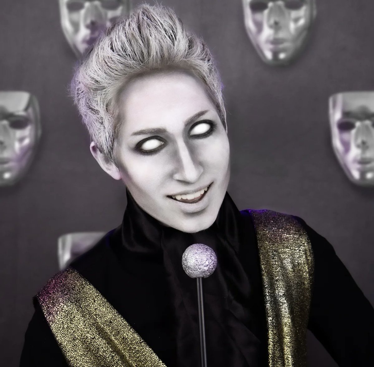 Loquatius Seelie | broadcaster, bardlock 🎤✨️
Couldn't help cosplaying as Quay since my hair is like his!!
Character is from <a href="/CriticalRole/">Critical Role</a> EXU: Calamity and is played by <a href="/samriegel/">Sam Riegel</a> 
#critrolefanart #critrolecosplay #criticalrole