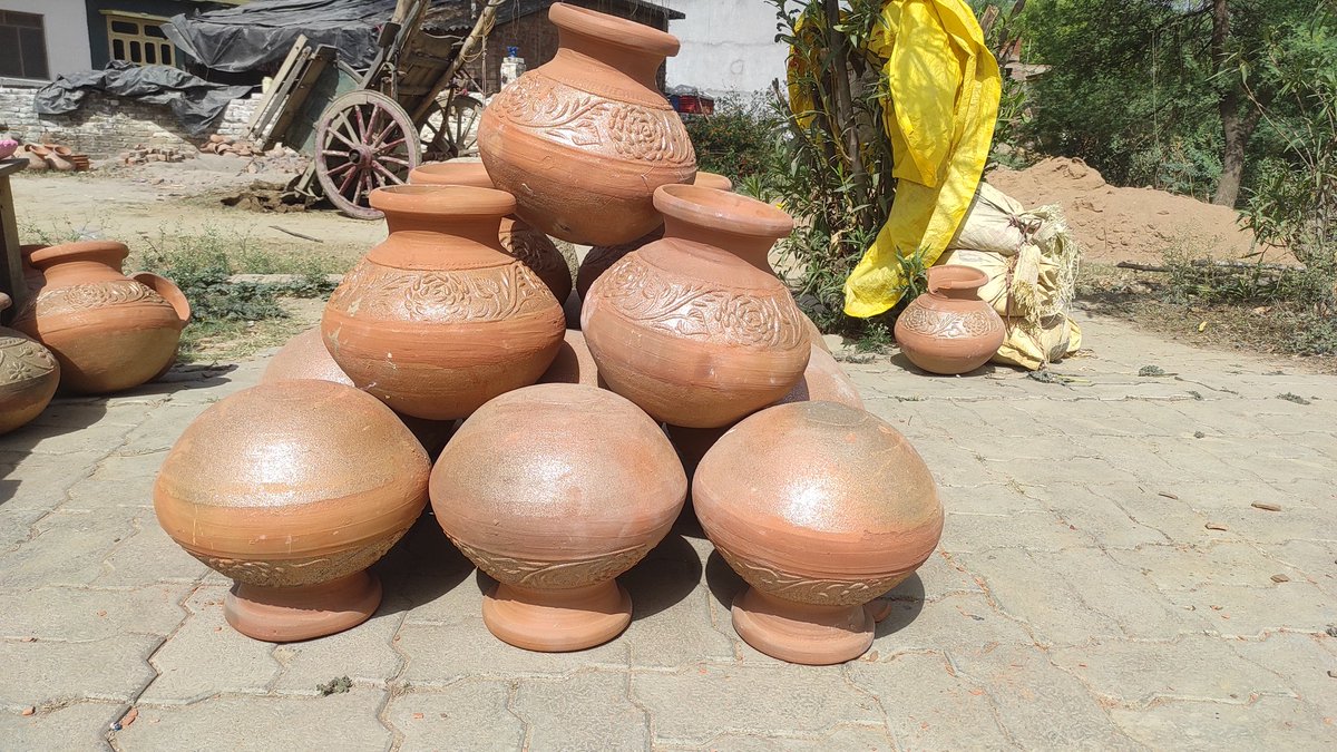 ajit_samajwadi's tweet photo. हमारे प्रिय भारत के गर्मियों का सहारा, आप भी इसका इस्तेमाल कीजिये, अपने कुम्हारों के लिए और अपने लिये भी... 

#Bharat
#India #Summer2022 #kumhar #Matka #Surahi #Lucknow #water #Earth https://t.co/N1oaQPHw0w