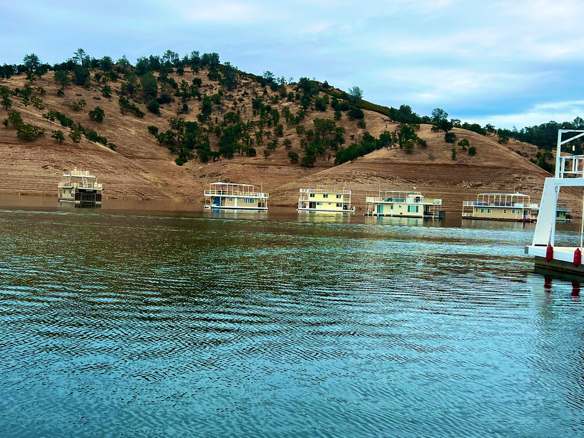 Rang in the big 3-2 on the houseboat this past weekend. Consumed white claws like I was 22, but details details