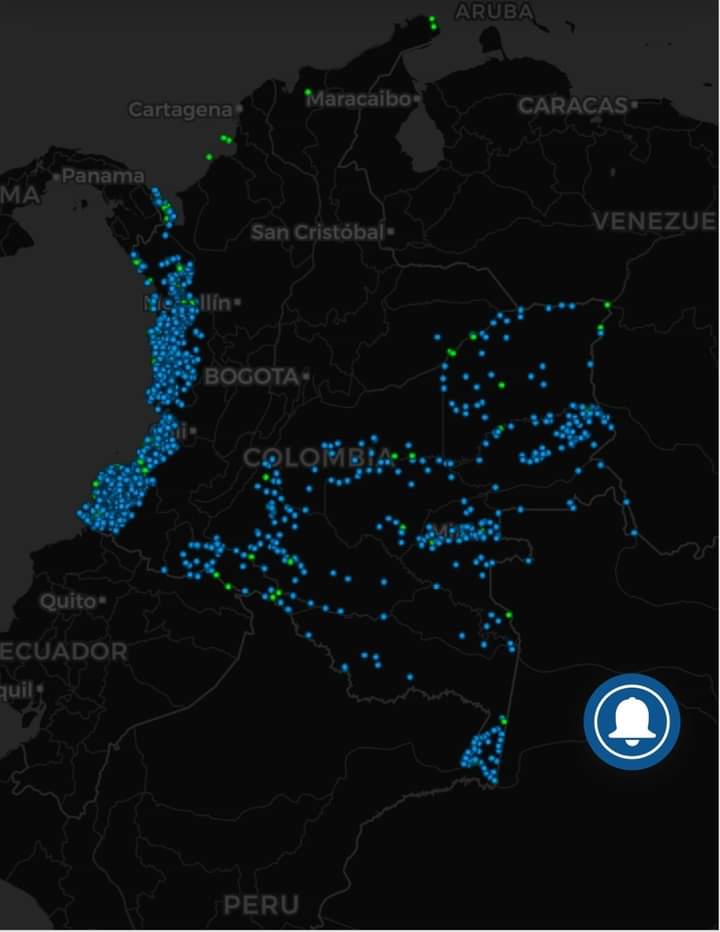 Un mapita para esos que dicen "Es que en Cuba llevan 60 años con racionamientos de energía". Aquí puede ver marcadas en azul y verde esas partes de Colombia donde no hay energía 24hrs, viven a punta de velas y ni hablar de agua potable, sin energía cómo. 
Deje de creer que vive