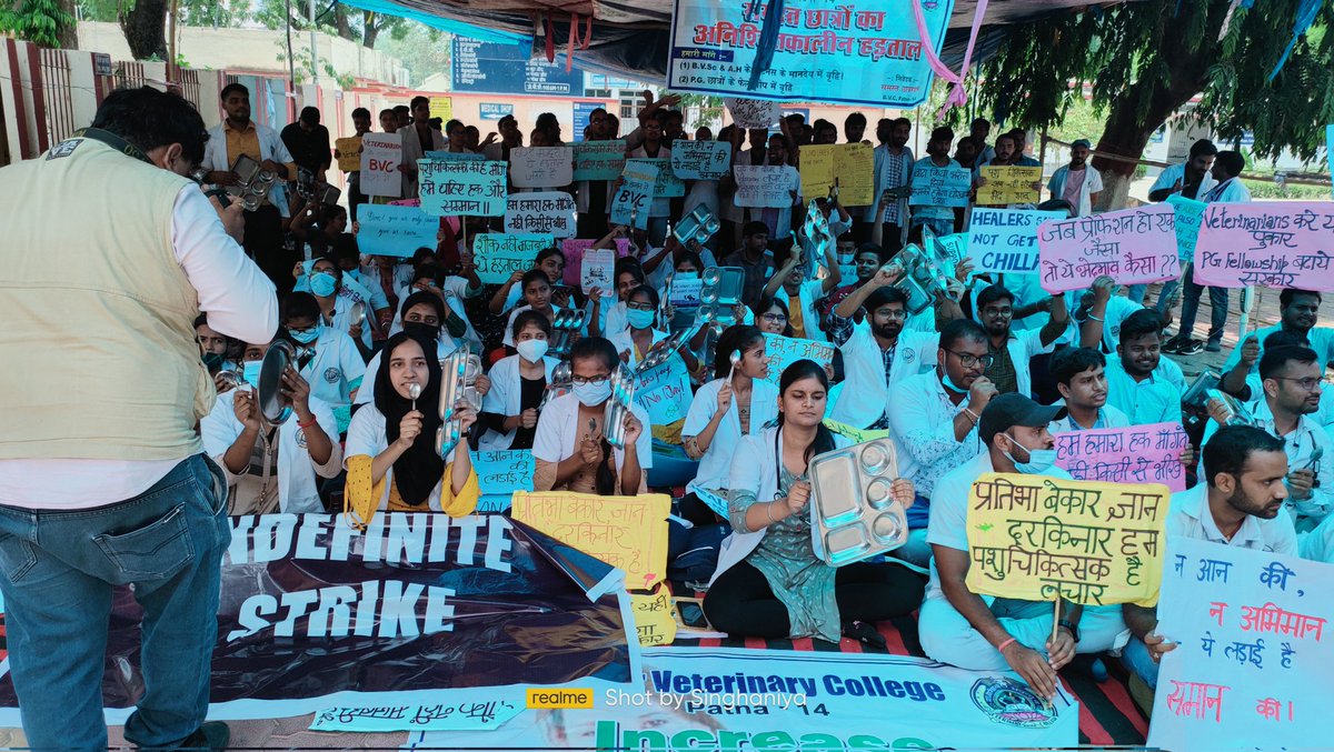 GovindP65958823's tweet photo. #IncreaseInternshipAllowance 
#BVC_On_Strike
#IncreasePgFellowship
@Nitishkumar
@saravanakr_n
@tarkishorepd
@ZeeBiharNews
@presidentVCI
@nitishkrishna8
@AnimalBihar
@PRupala
@drsanjeevbalyan
@min_fahd
@CMOBihar1
@htTweets
@JagranNews
@News18Bihar
@KashishBihar https://t.co/GlcTcJawK1