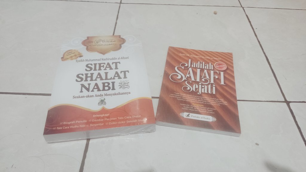 Sudah sampai 2 buku untuk dibagiin giveaway !!!

Pekan ini mau buku yang mana dulu nih?? Coba komen dan retweet dulu... Ajak temennya juga.

#giveaway #giveawayfotodakwah