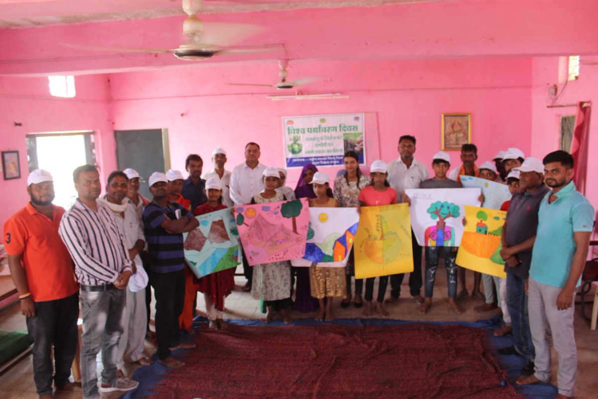 #WorldEnvironmentDay2022 celebration in prince child village & krishna environment friendly village at Unnai Jhabua with CHO petlawad MS. Raveena and ANM MS Savitri.  
#Youth4Children 
#OnlyOneEarth 
@Anil5 @unicefindia @JhabuaProjs
@NHM_MP
@collectorjhabua