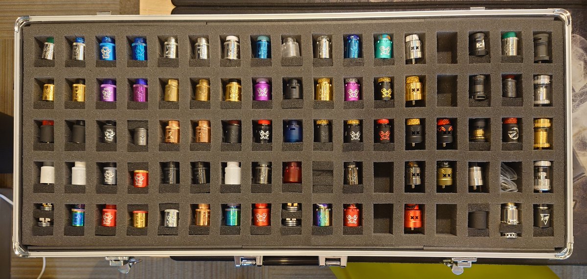 natsu_nomi_hage's tweet image. 新デトラビケースも埋まってきましたwww
ほぼ、デトラビですw

#HELLVAPE 　#DeadRabbitRDA