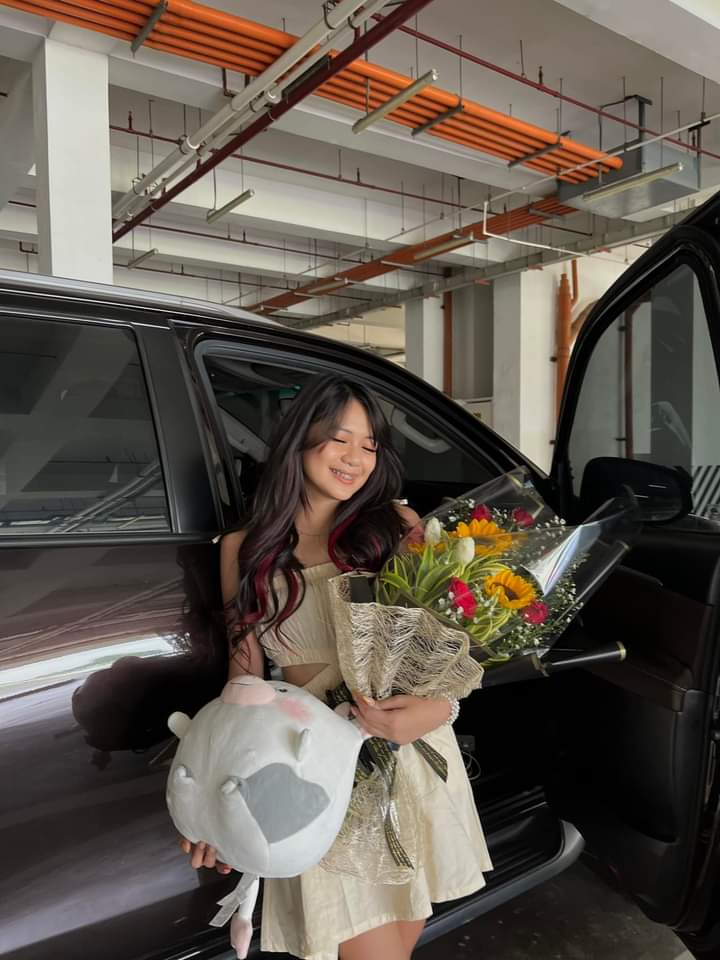 RhoseDuterte's tweet photo. Deserve mu yarn beh @eyaborja ! I'm HAPPY for you 🤍 your smile is always attractive 🥰🌷🐷 https://t.co/7IwDjbbzwR