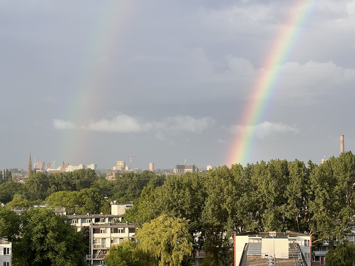 Ik word laaiend enthousiast van regenbogen. Mijn wederhelft niet zo dus ik deel het met jullie.