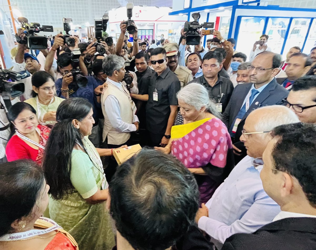 ONGC_'s tweet image. At the #DPEIconicWeek #ONGC Pavilion, @FinMinIndia @nsitharamanoffc / @nsitharaman &amp;amp;   @CMOGuj @Bhupendrapbjp show keen interest in our contributions to #nation #building.
#YouAreEnergy 
#AmritMahotsav
@DPE_GoI
@HardeepSPuri
@Rameswar_Teli
@AmritMahotsav