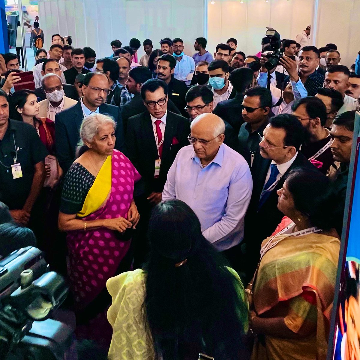 ONGC_'s tweet image. At the #DPEIconicWeek #ONGC Pavilion, @FinMinIndia @nsitharamanoffc / @nsitharaman &amp;amp;   @CMOGuj @Bhupendrapbjp show keen interest in our contributions to #nation #building.
#YouAreEnergy 
#AmritMahotsav
@DPE_GoI
@HardeepSPuri
@Rameswar_Teli
@AmritMahotsav