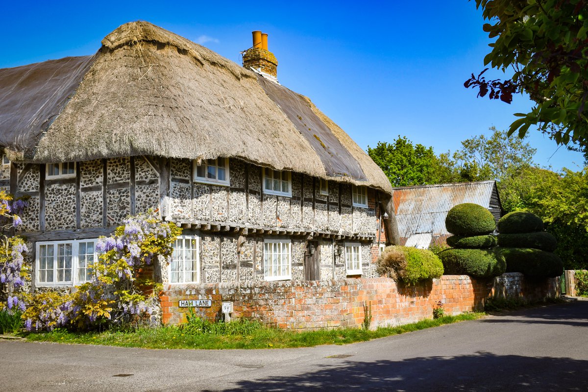 SudAngleterre's tweet photo. Les chaumières de #Prinsted entre Portsmouth et Chichester : comme un musée à ciel ouvert à découvrir ici > https://t.co/qPDB2nmtDP
.
.
.
#destinationangleterre #visitsoutheastengland #TheGreatSussexWay #experiencewestsussex #frenchmoments #lovegreatbritain #ChichesterHarbour https://t.co/QPC240vWMu