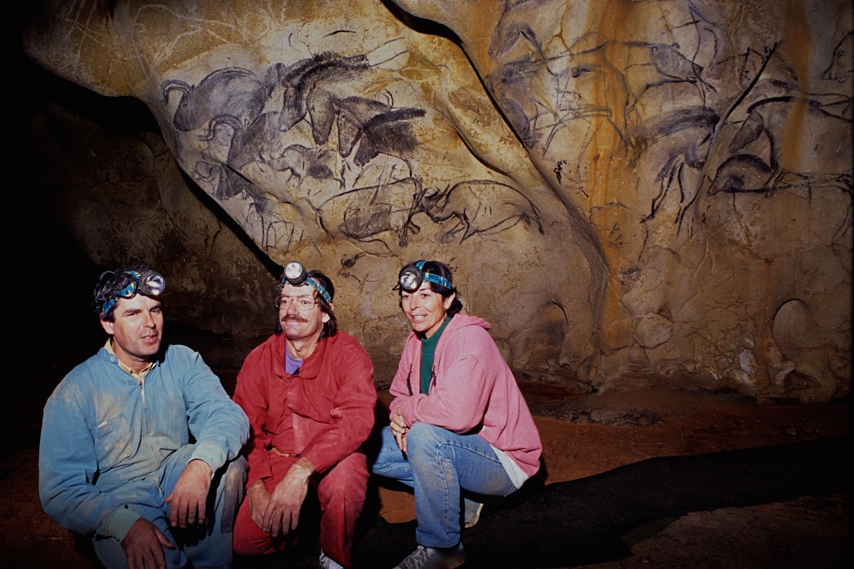 #TalDíaComoHoy 
El 9 de junio de 1999 se descubrieron en la cueva de Chauvet🇫🇷 las huellas de homo sapiens más antiguas de Europa🇪🇺: las de un niño de 8 a 10 años, con una antigüedad de entre 20.000 y 30.000 años. La cueva fue descubierta en 1994
archeologie.culture.fr/chauvet/fr