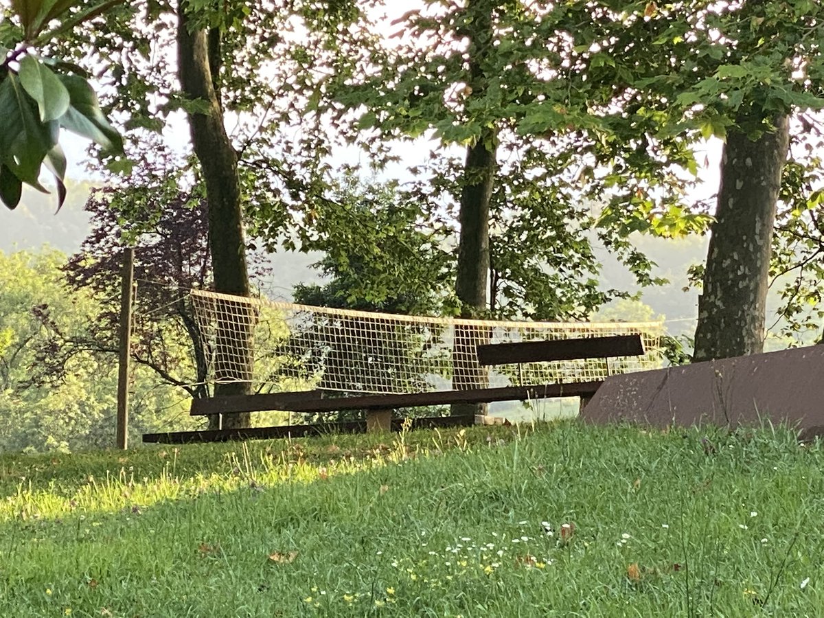 Boleiboleko sarea jarri da Ave Maria parkean, goiko partean, aire librean kirolaz gozatu ahal izateko.
@gaztetuhernani @gaztetuhernani <a href="/HernaniKultura/">Hernani Kultura</a>