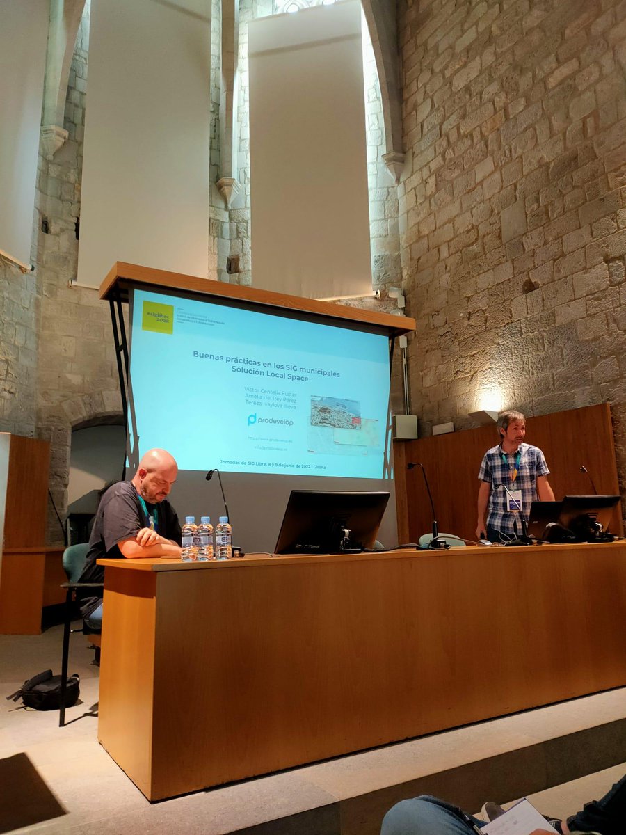 prodevelop's tweet photo. Here are a few pictures of @victoret01 during the conference "Good practices in municipal #GIS. #LocalSpace solution" at @SIGLibreGirona  🏫🛰️

#SIGLibre2022 #Girona https://t.co/lGKYoaNXiU