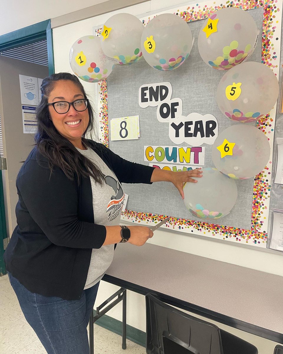 CoronaMrs's tweet photo. Ms. Vicki’s turn!!! Love seeing how everyone gathers around for the “pop”  in the office!!! Ms. Vicki is one of the sweetest and awesomest Office Support Secretaries there is!!! Blessed to work and learn from her!!! 🌎💙 @DeAnza_Academy https://t.co/bxRn3QqN1W
