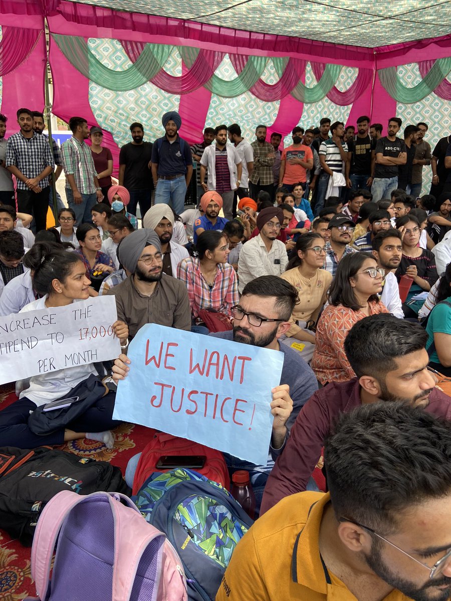 SDhaliwal09's tweet photo. #Gadvasustudentsonstrike #Gadvasuvetunion #IncreaseInternshipAllowance #IncreasePgFellowship @BhagwantMann @KuldeepSinghAAP @PMOIndia @Murugan_MoS https://t.co/7Gvf6wBPmj