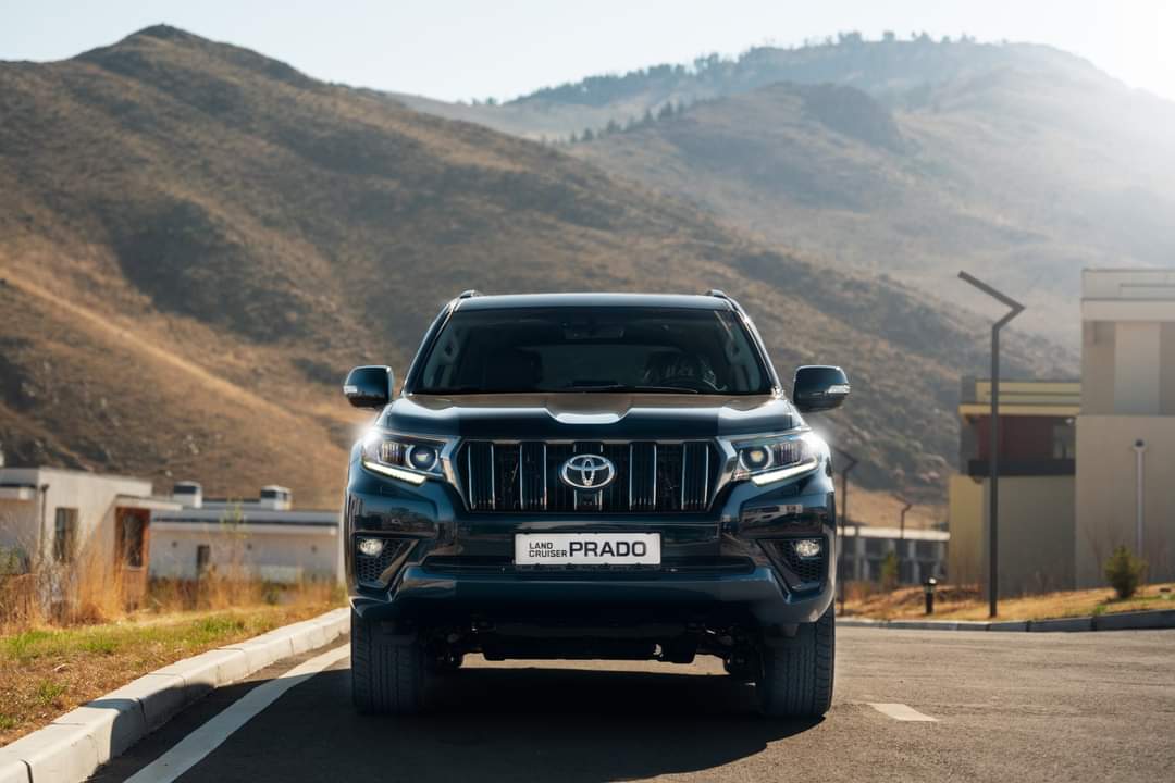 ToyotaMN's tweet photo. Хүрэх газрыг та шийд. Хүргэх унаа бэлэн.
#toyotamongolia #lcprado #lcprado150 #suv #travel #safetravels #v6engine https://t.co/OPYrKFCkzG