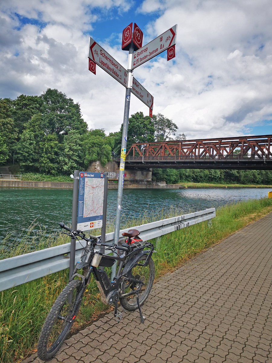 Raus aus der Stadt und rein ins Landleben.🌾Jochen nimmt dich auf rund 70 Kilometern mit auf eine ländliche Radtour durchs nördliche Ruhrgebiet: https://t.co/dpHr9UJvAX 🚴 https://t.co/Kr3E5FVsDu