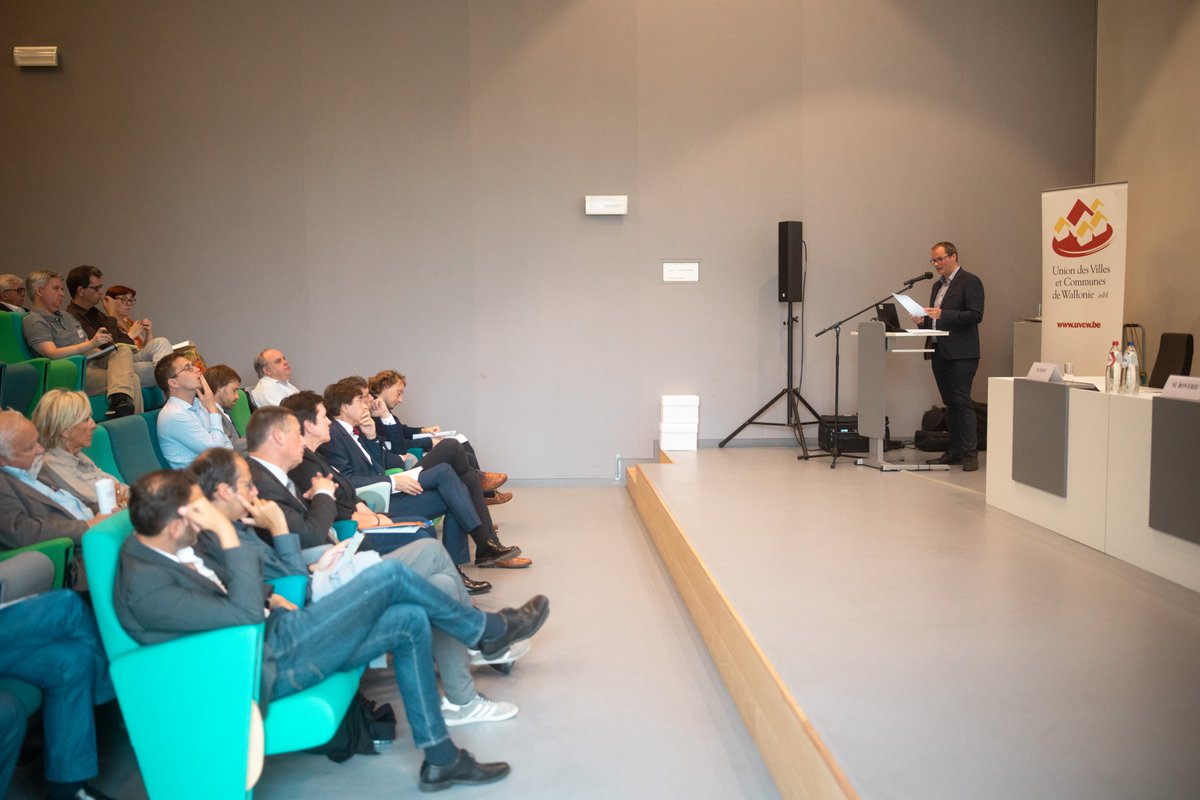 maximedaye's tweet photo. Ce mercredi 8 juin avait lieu l'assemblée générale de l'Union des Villes et Communes de Wallonie que j'ai l'honneur de présider. Le Ministre-Président wallon @eliodirupo et le Ministre @ChristopheHuy ont rehaussé de leur présence cet événement #uvcw (1/3) https://t.co/9ZleDttJxo